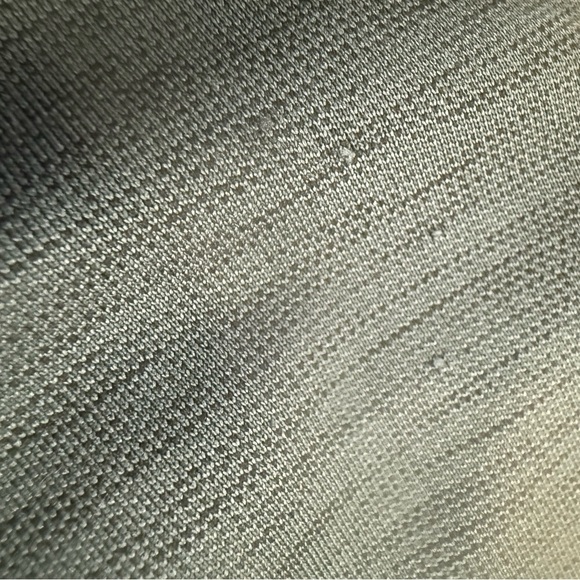 Under Armour Boys Black and Gray T-Shirts, Size Large - Picture 12 of 13